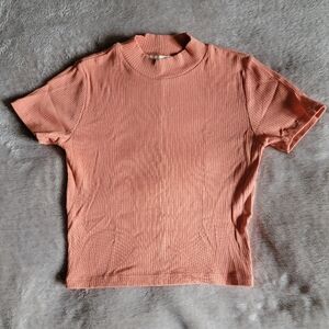 Aritzia / Wilfred Free || coral ribbed tshirt